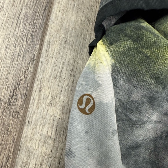 Lululemon Speed Shorts‎ - Picture 12 of 16